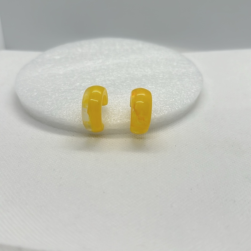 Retro Chic Translucent Yellow Hoop - Picture 13 of 15